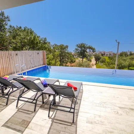 Zehra Queen Kalkan Villa *